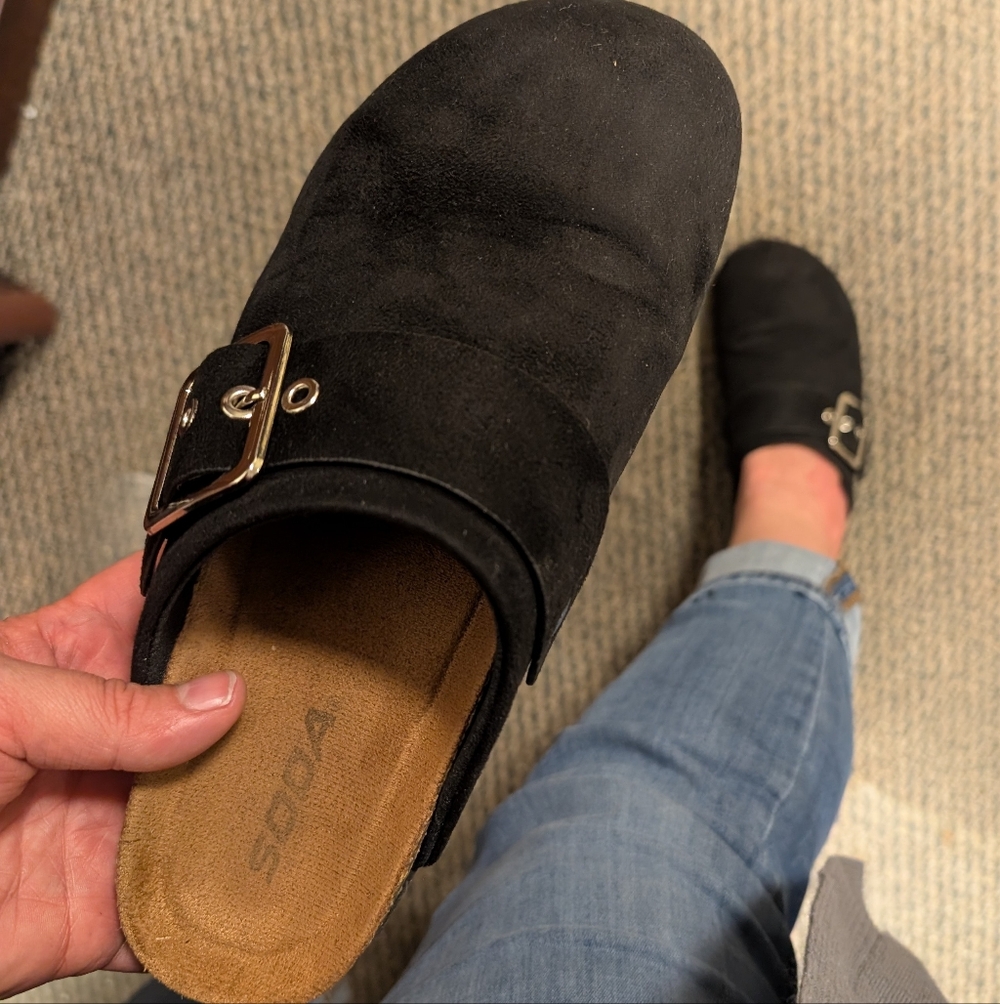Cookie Buckle Clogs - Picture 3 of 3